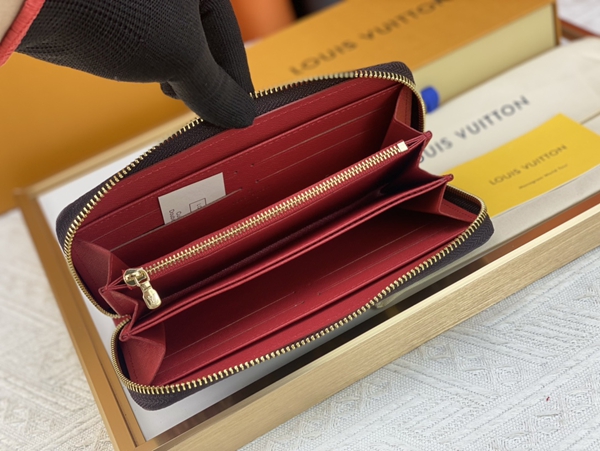 LVコピーウォレット着用イメージ